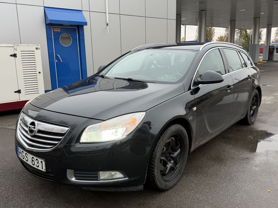 Opel Insignia 2010 год 2.0CDTI Автомат универсал продам или обмен