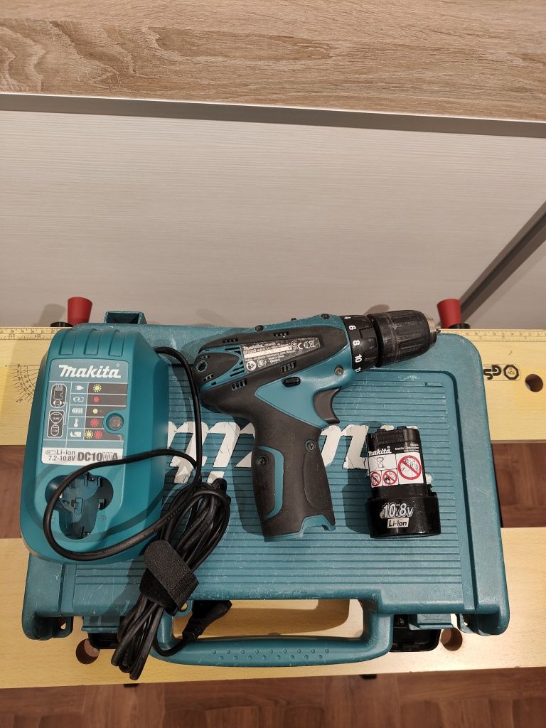 Акумулятоний шуруповерт Makita DF330D