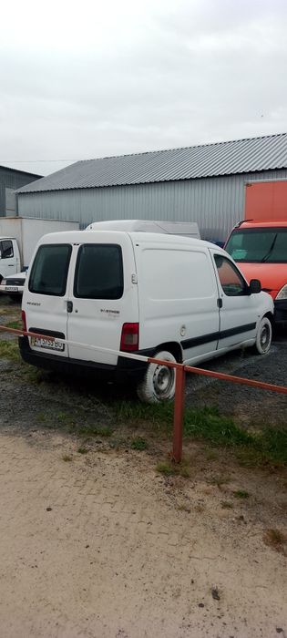 Пежо Партнер 2010 року.