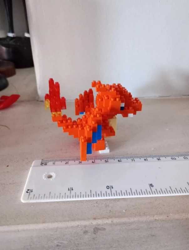 Pokémon Charizard lego