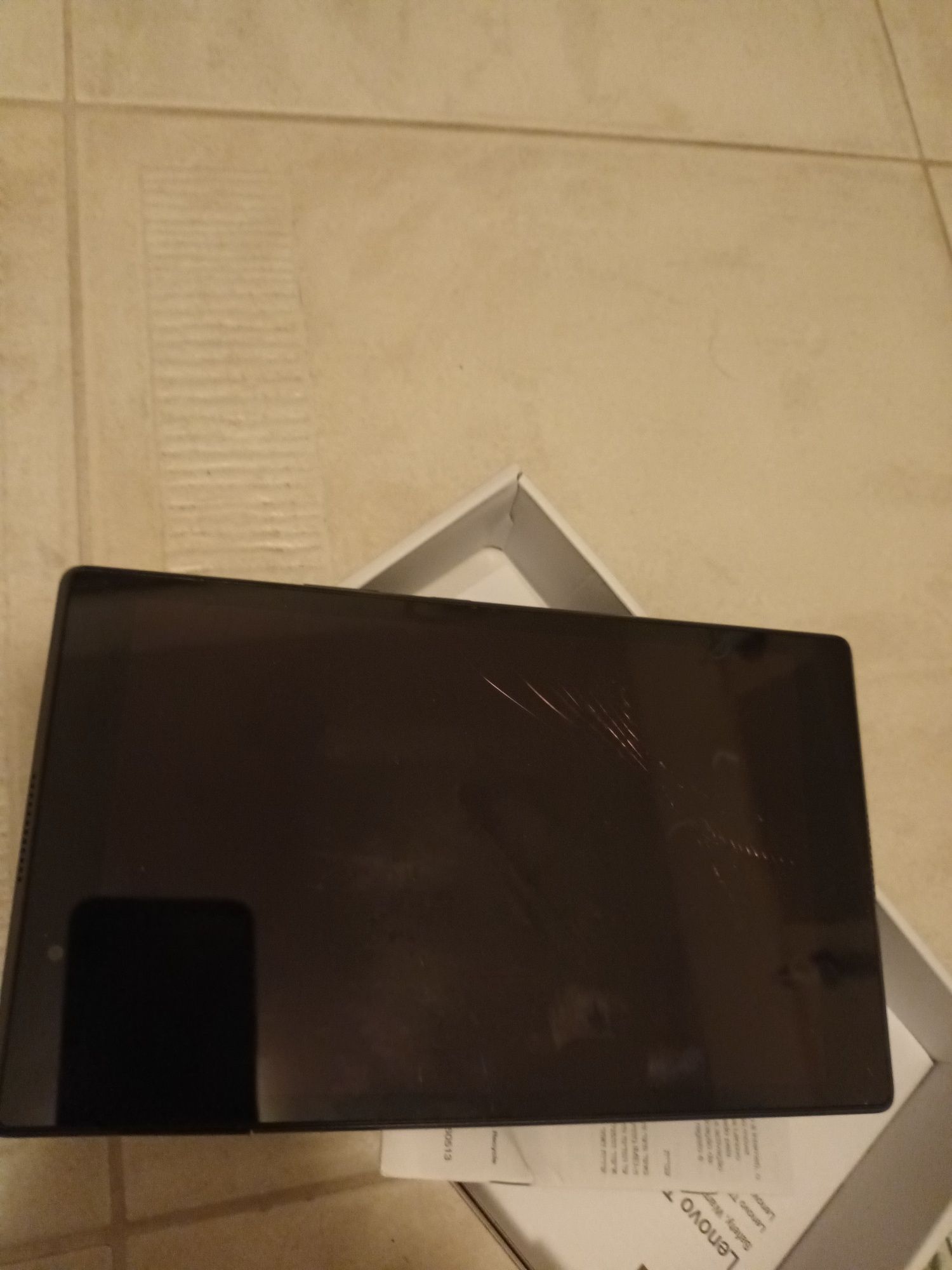 Uszkodzony tablet Lenovo tab.4.8