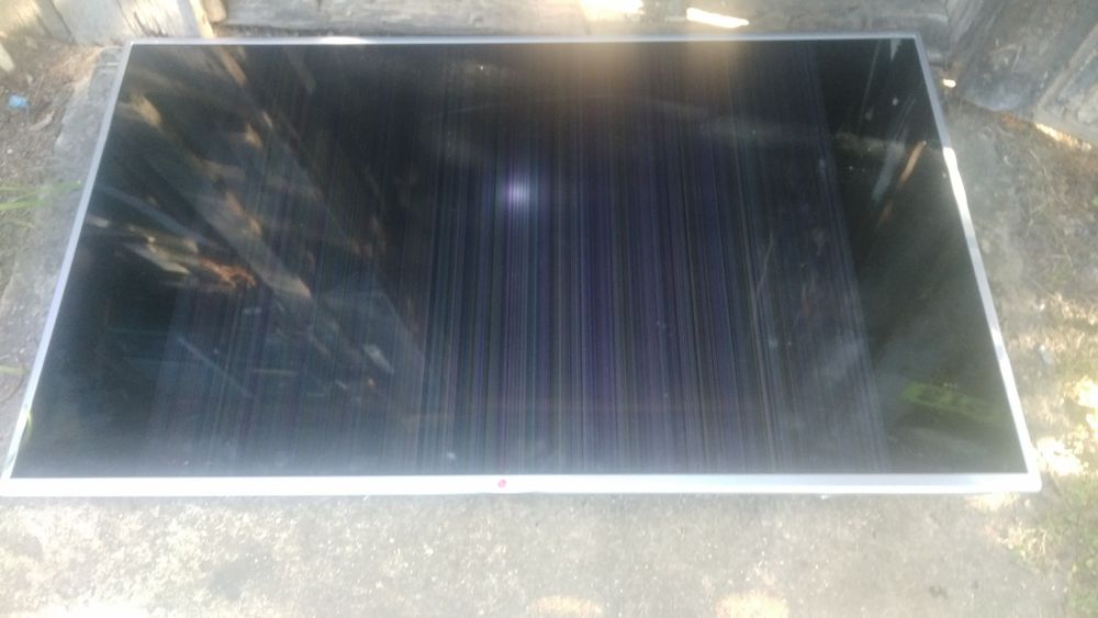 Telewizor LG smart 47 na części