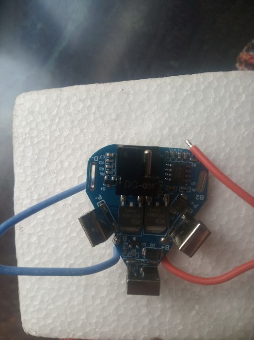 Плата зарядки для шуруповерта или угловой шлифмашины.