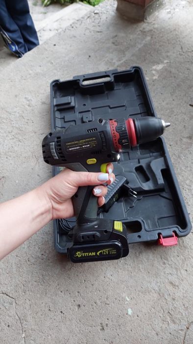 Шуруповерт   12V