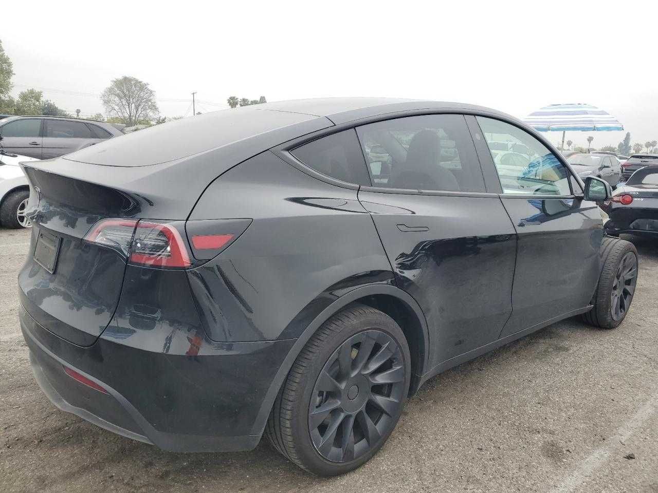 Tesla Model Y 2024 RWD 3/24 в дорозі