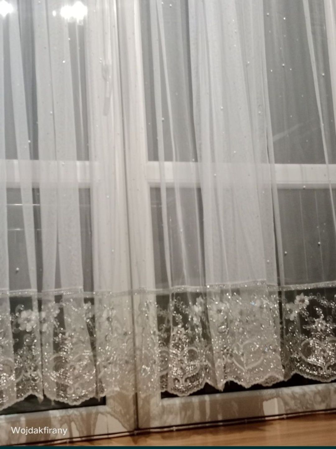 Firanka z perełkami srebrną gipiurą 400x220