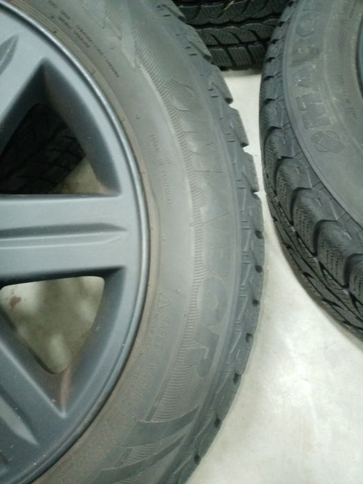 Oryginalne Felgi 16"  Volvo aluminiowe  z oponami 205/55R16 zimowymi.