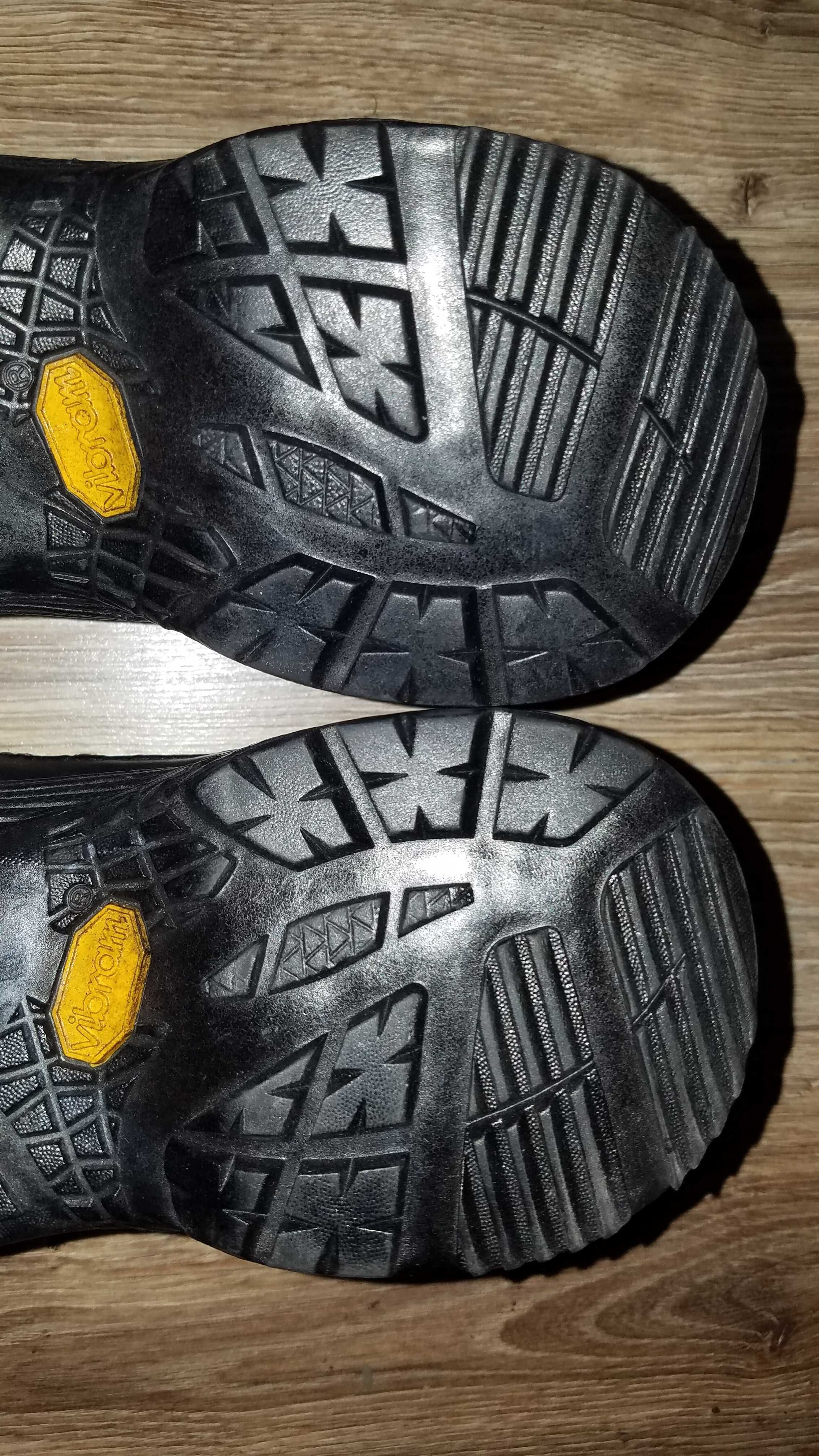 Buty MAGNUM 39/40 25.5cm buty sportowe biegowe fitness Vibram stan BDB