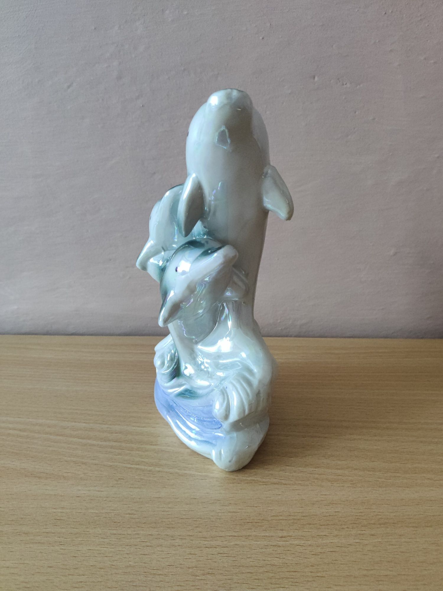 Figurka trzy delfiny
