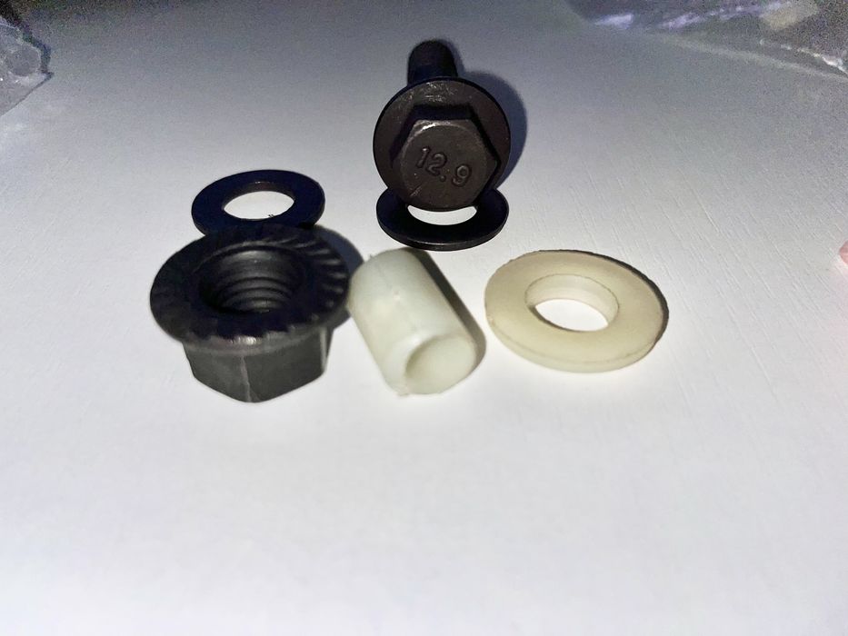 Продам розвальні болти на перед Dodge  Grand Caravan Chrysler 200