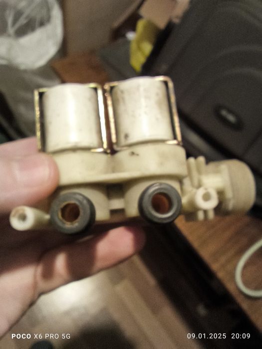 У продажу клапан подавання води для пральної машини Indesit W84TX