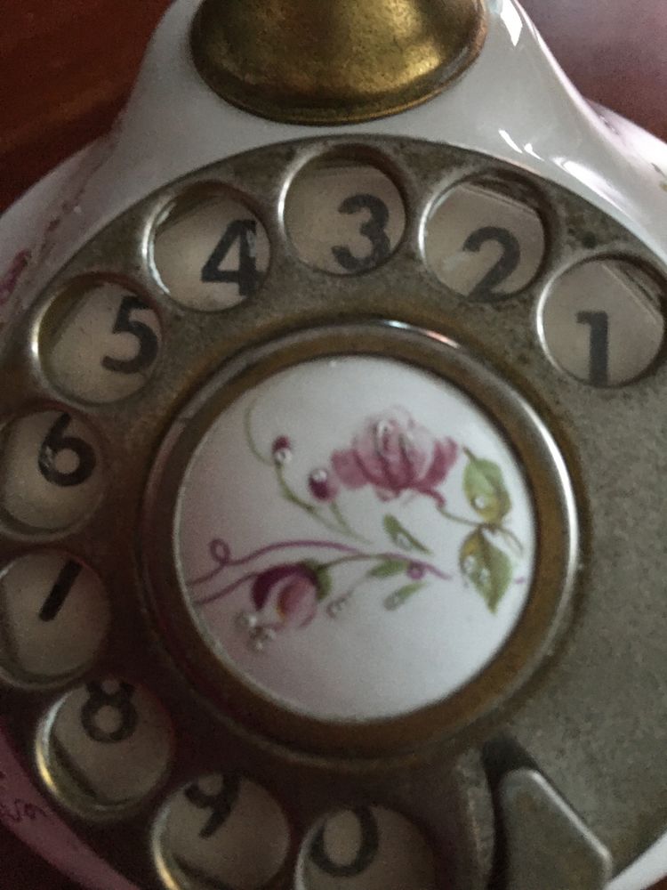 Telefone vintage pintado à mão estilo victoriano