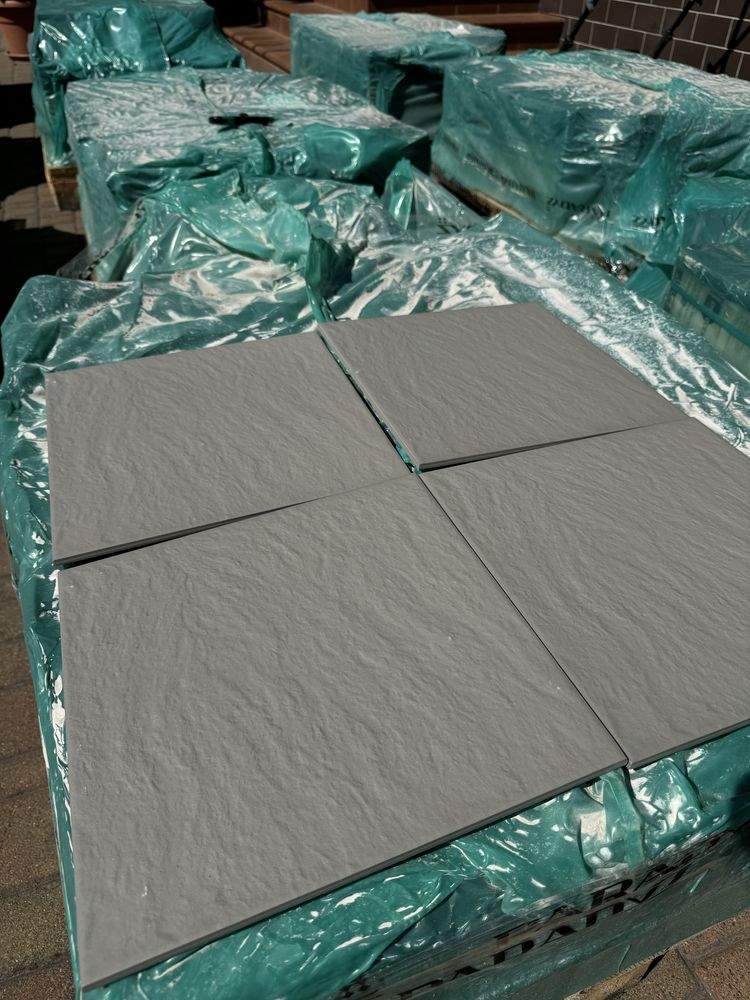 Gres 30x30 gatunek 1 - 79,20m2 TYLKO CALOSC