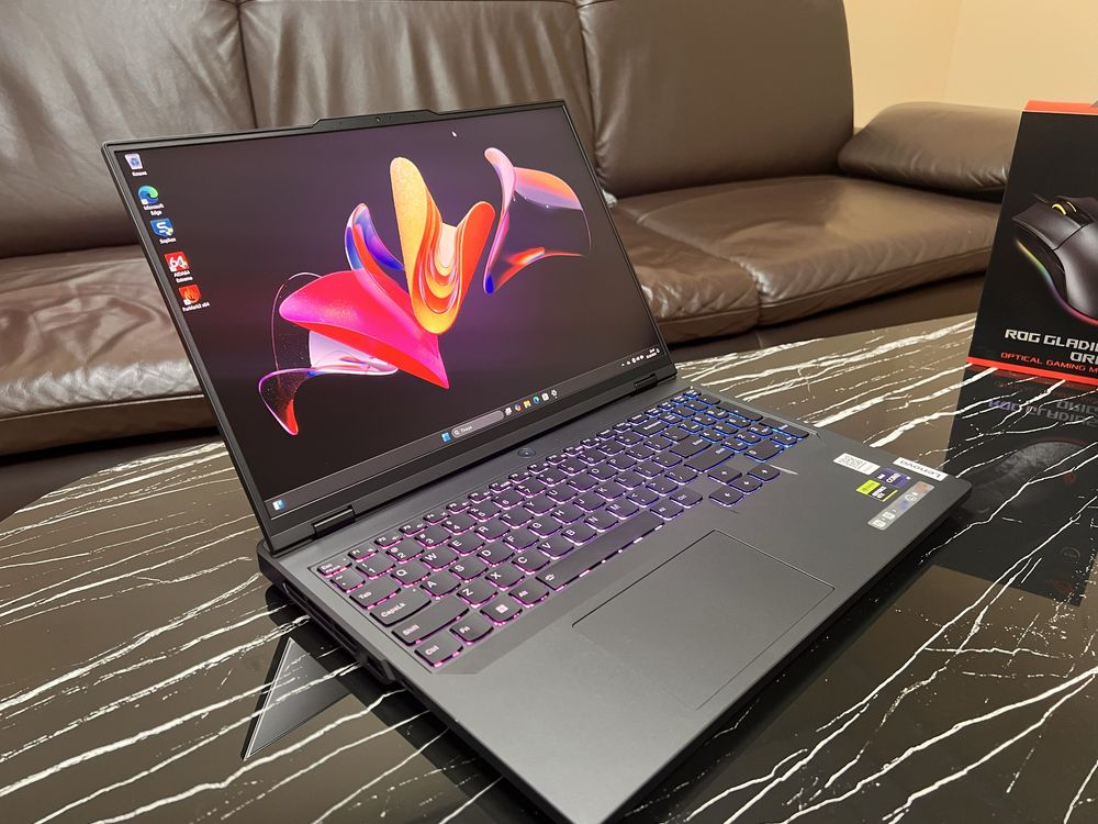 Ноутбук  Legion Pro 5 16IRX8 i9-13900hx QHD RTX 4070 ddr5-32