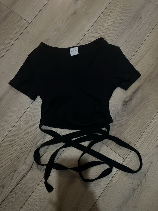 топ с завязками на талии