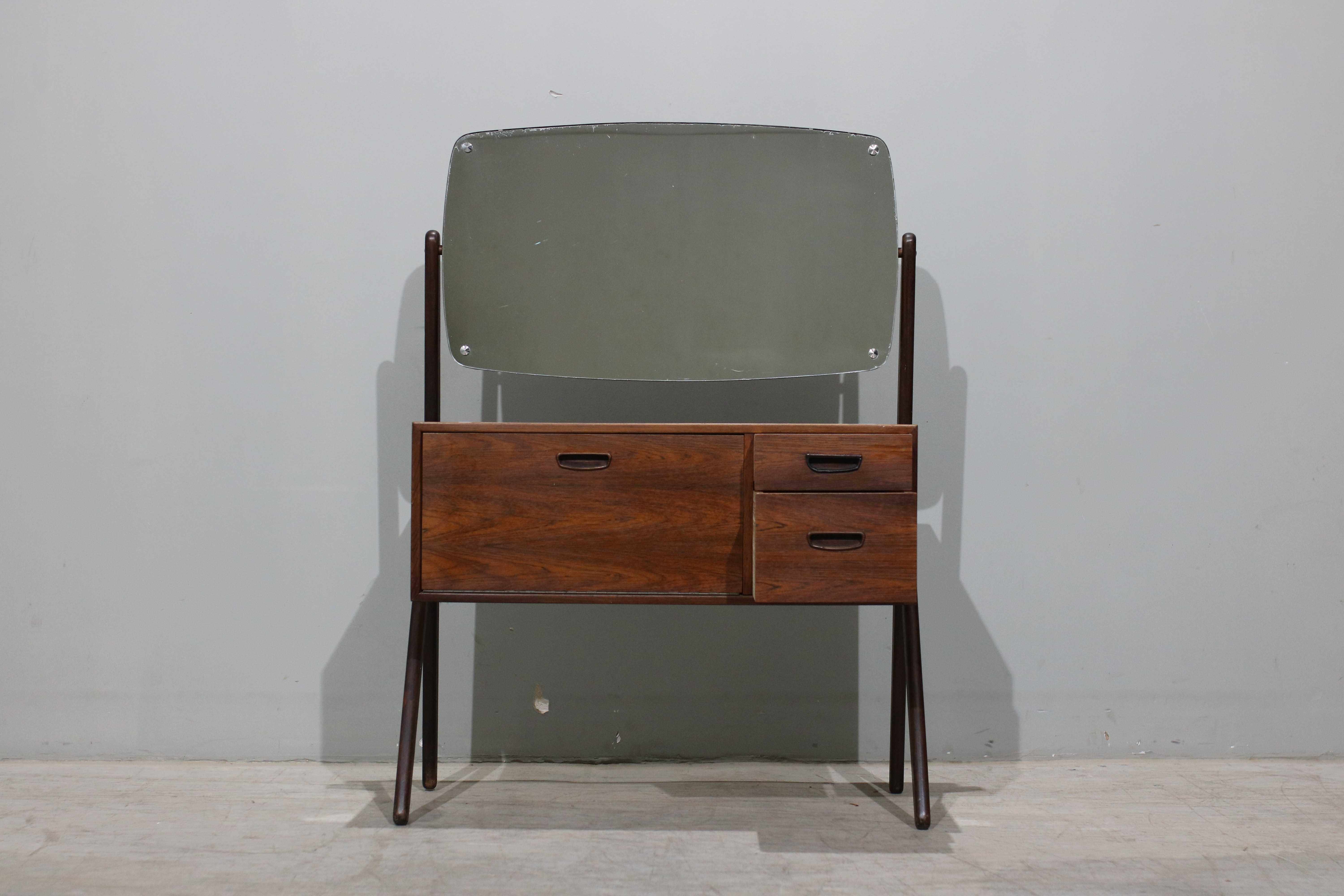 Toucador Orum Furniture em pau santo | Danish Design