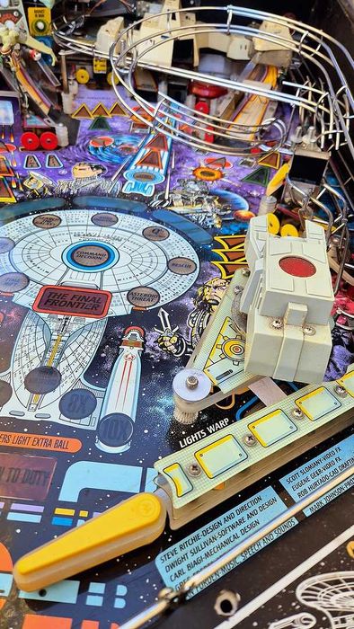 flipper ,pinball Star Trek the Next Generation i Street Fighter II