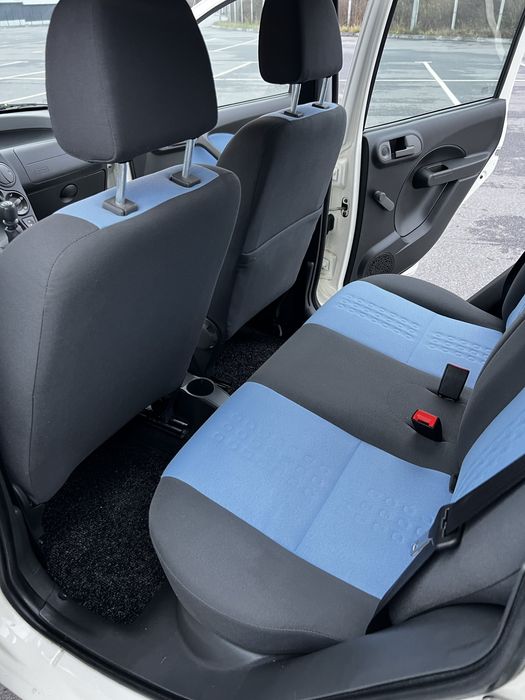 Автомобіль Fiat Panda