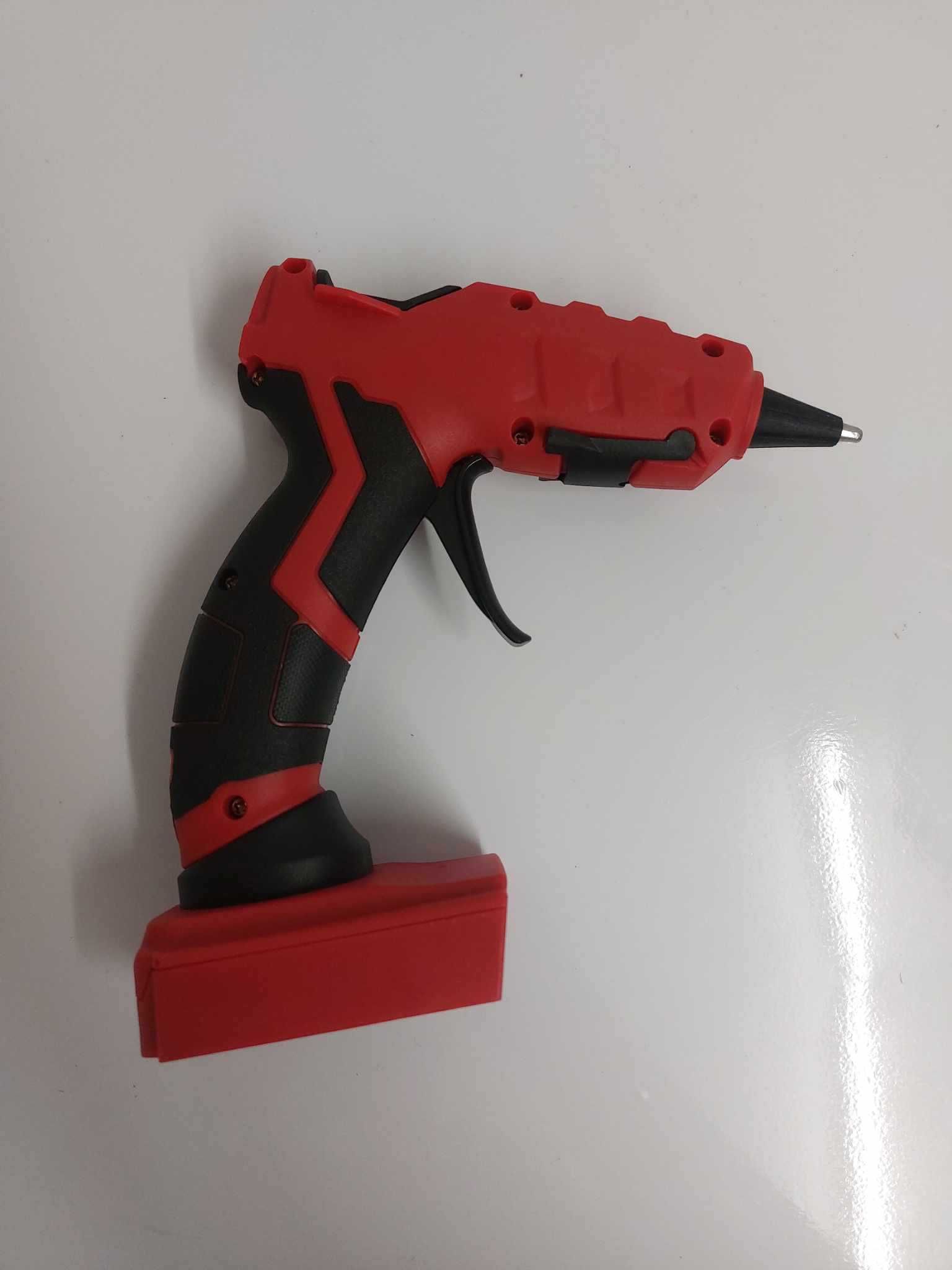 Pistolet do kleju na gorąco na baterie Milwaukee M18