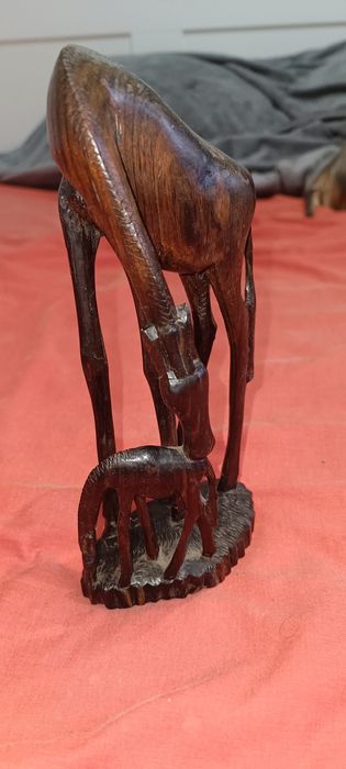 Estátua de madeira de Girafa