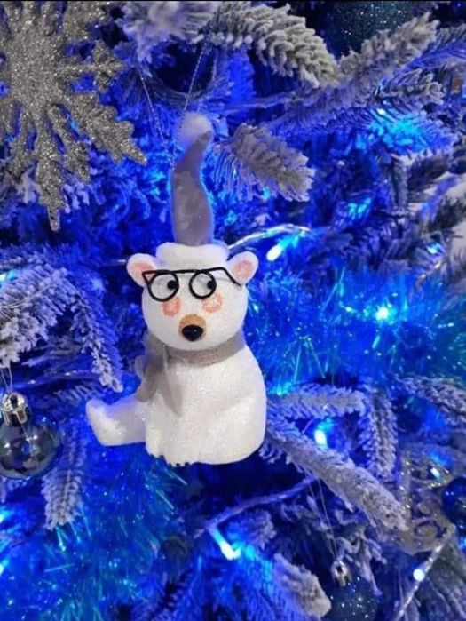 Árvore de natal com ornamentação incluída em óptimo estado