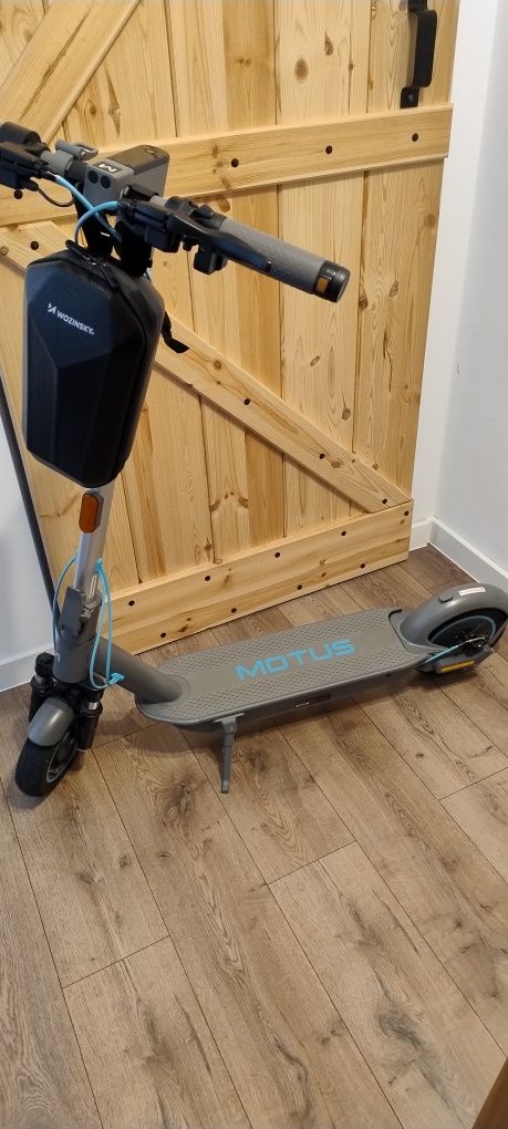 Hulajnoga elektryczna Motus scooty 10 plus jak nowa.na Gwarancji