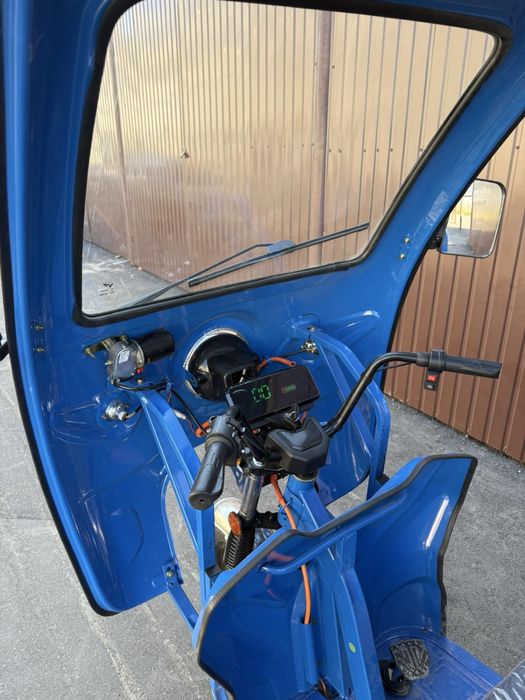 Кабіна для електротрицикла вантажного DOZER Mod 2Е