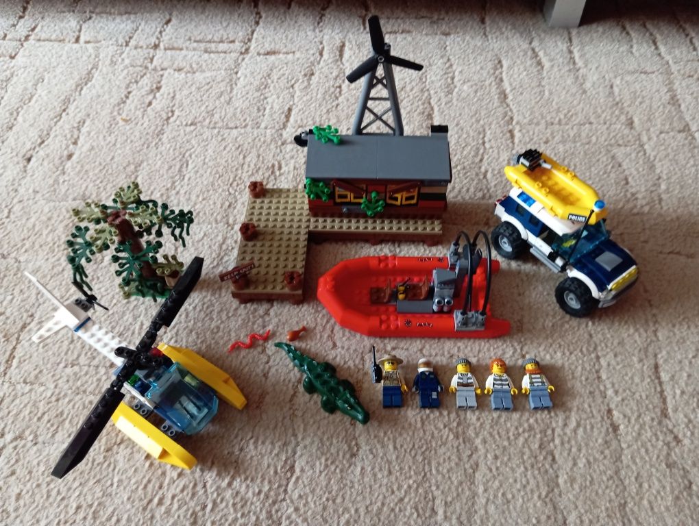 Lego city 60068 схованка злочинців на болоті