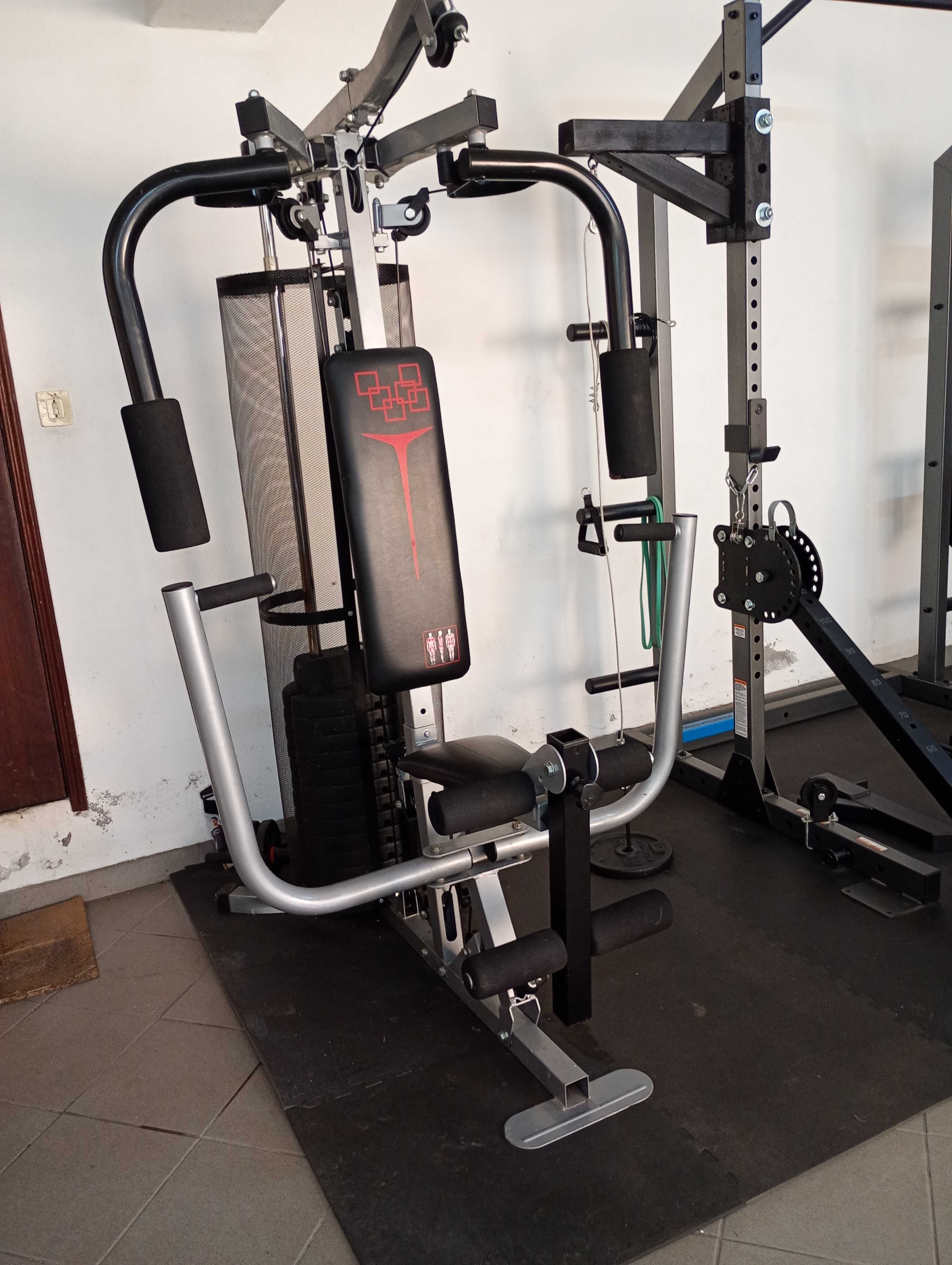 Vendo ou troco maquina de ginásio multifunções em ótimo estado.