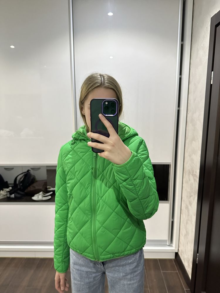 Зелена куртка Zara на весну. XS