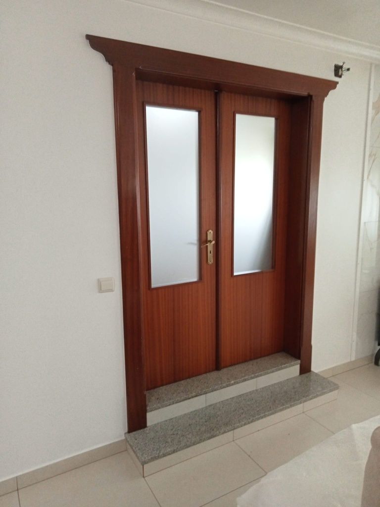 Aro da porta + portas com vidros