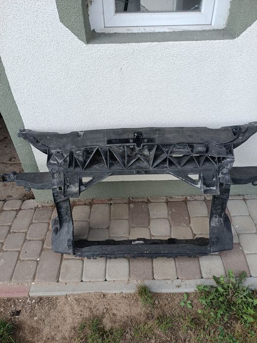 Pas przedni Seat Altea
dobrym stanie technicznym