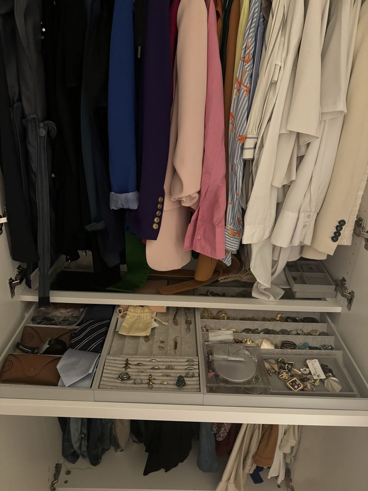 Guarda fatos Ikea com suporte camisas, calcas e joias como novo
