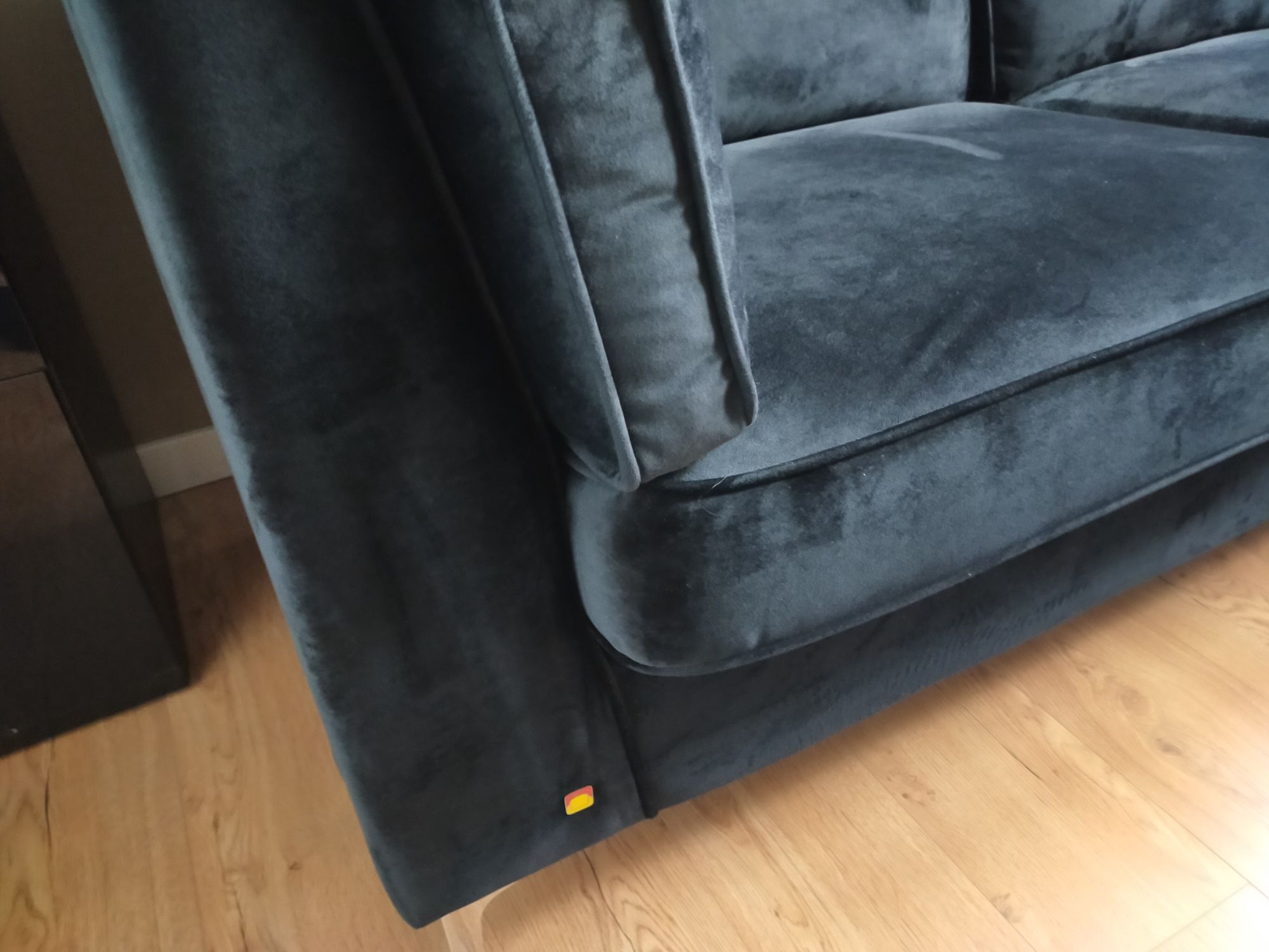 Stylowa czarna Sofa 3-osobowa  polskiego producenta