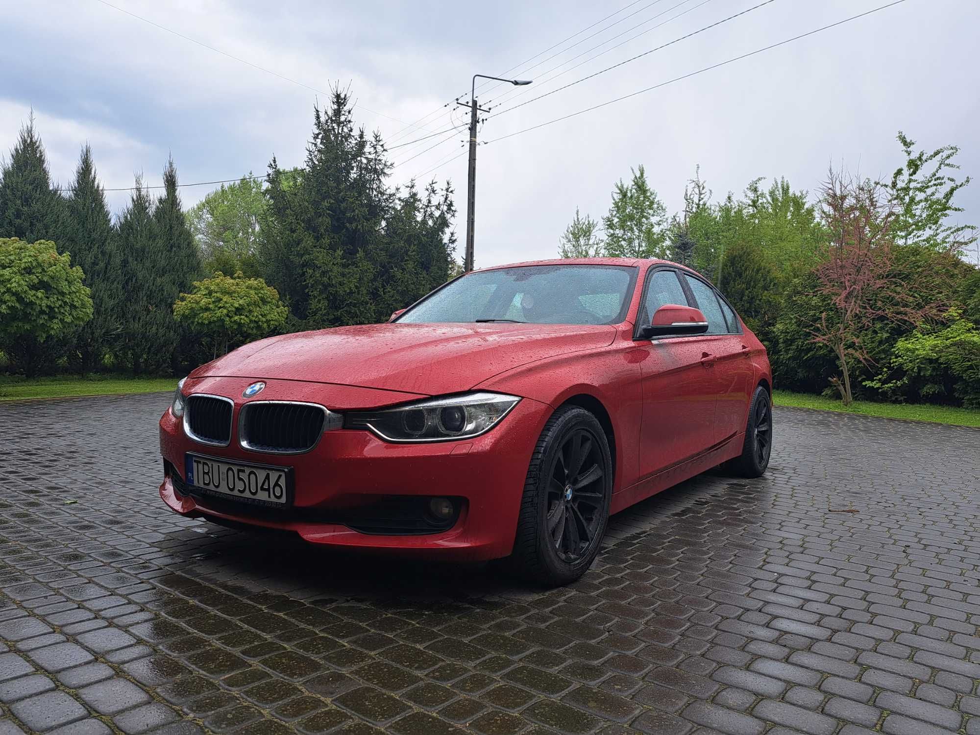 BMW 320d 2012  czerwone