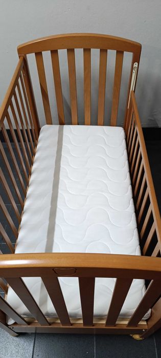 Berço/cama de bebé com grades da Prénatal. Oferta de colchão