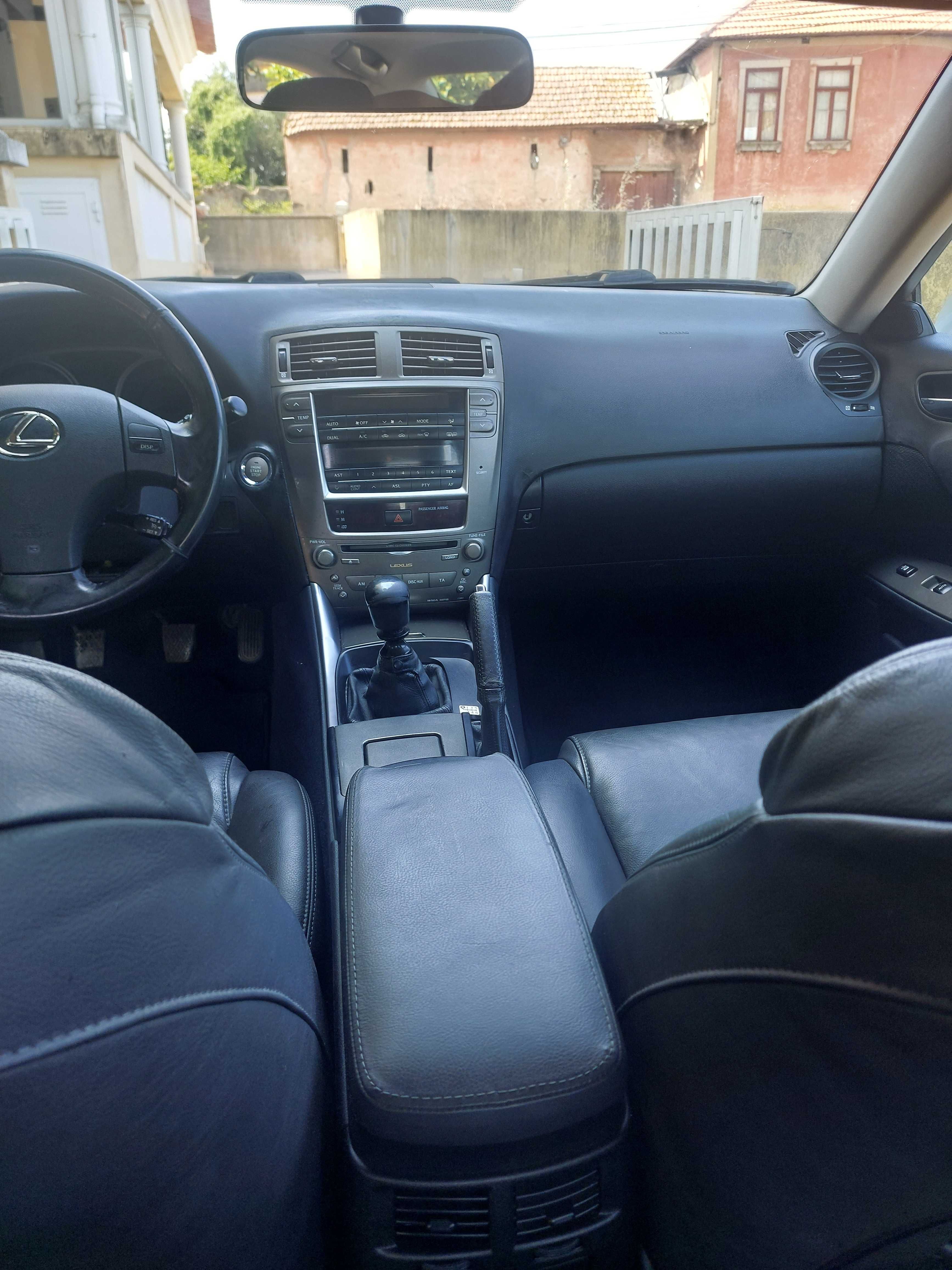 Carro lexus is 220d