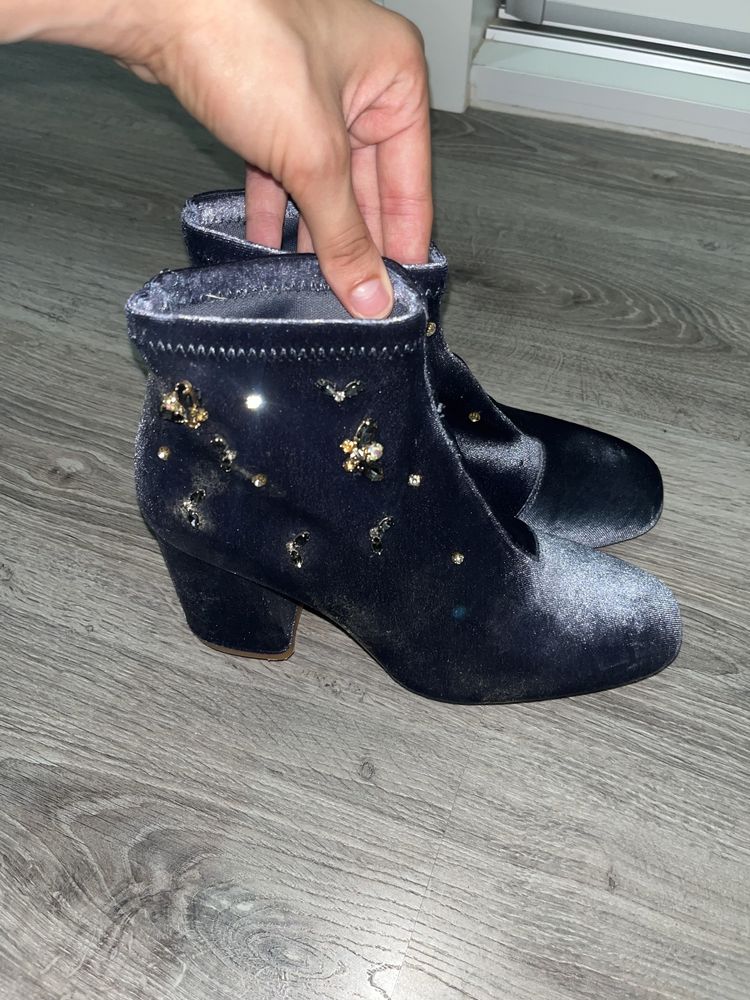 Botas de veludo com brilhantes