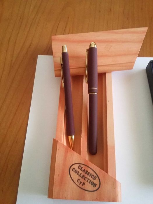 Caneta de tinta permanente e esferograficas