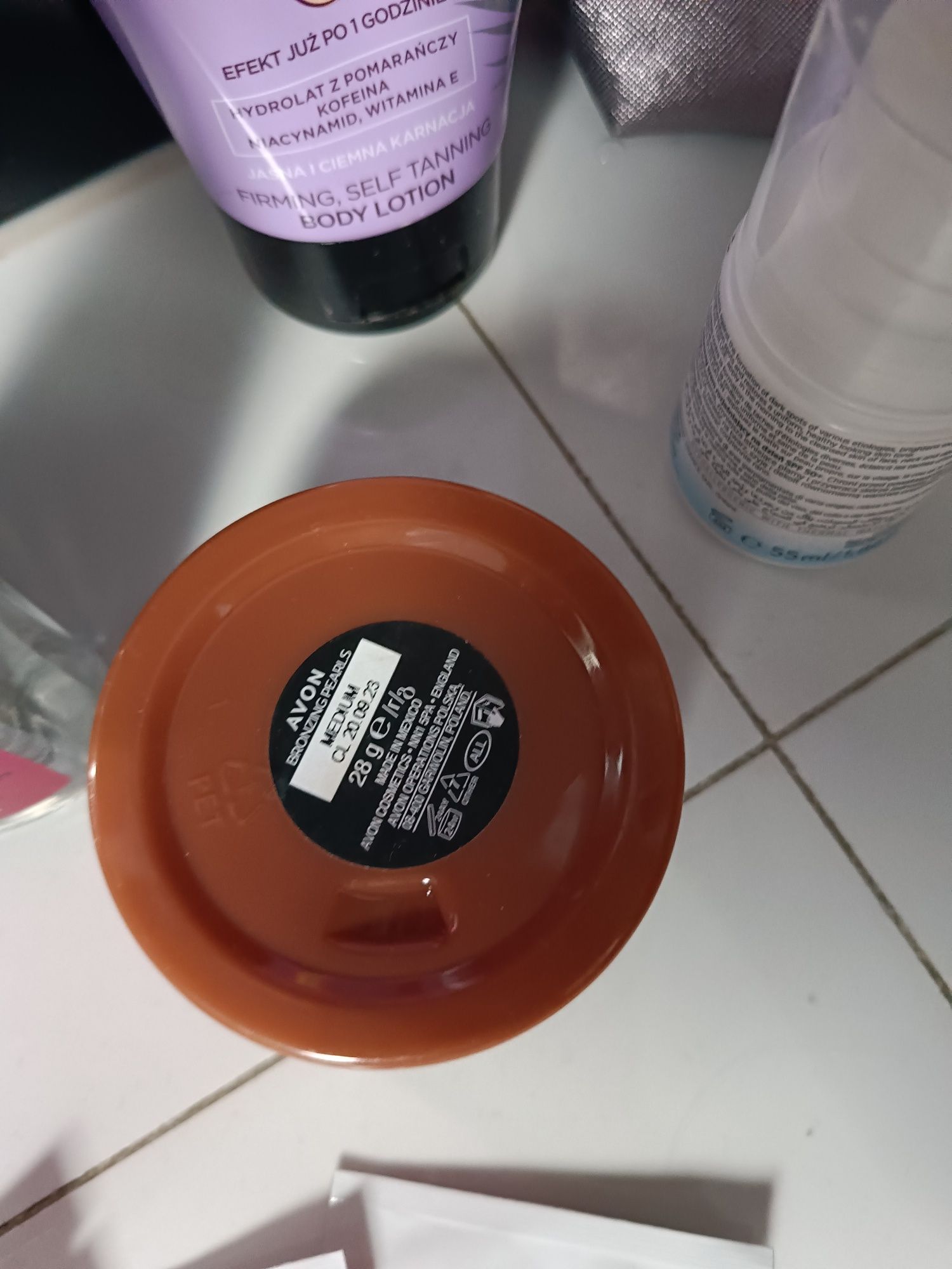 Zestaw kosmetyków damskich Avon, Nivea, Bruno Banani, Dermedic