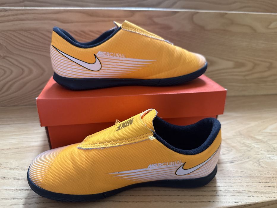 Buty halówki na rzepy NIKE rozmiar 31,5