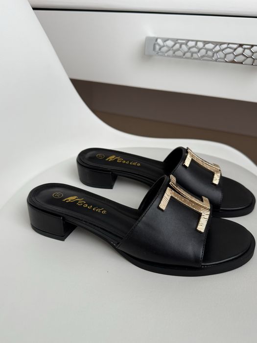 Жіночі чорні шльопки