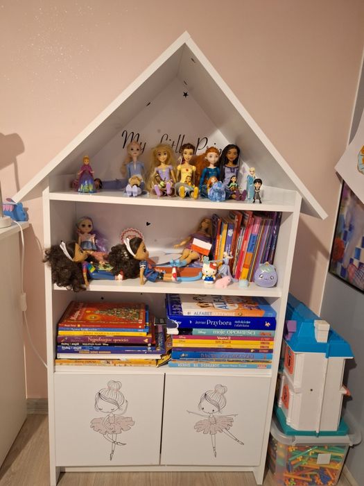 Regał dziecięcy domek