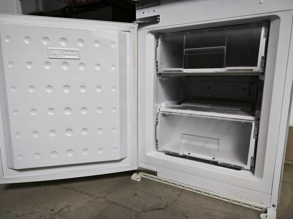Frigorifico combinado de encastrar TEKA branco