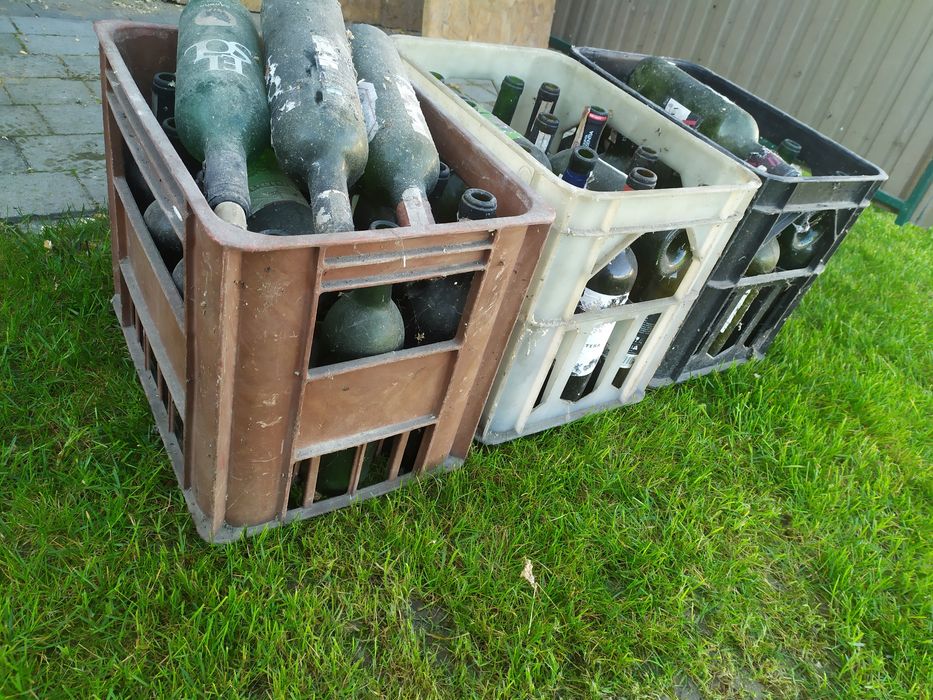 Skrzynki po butelkach na wino