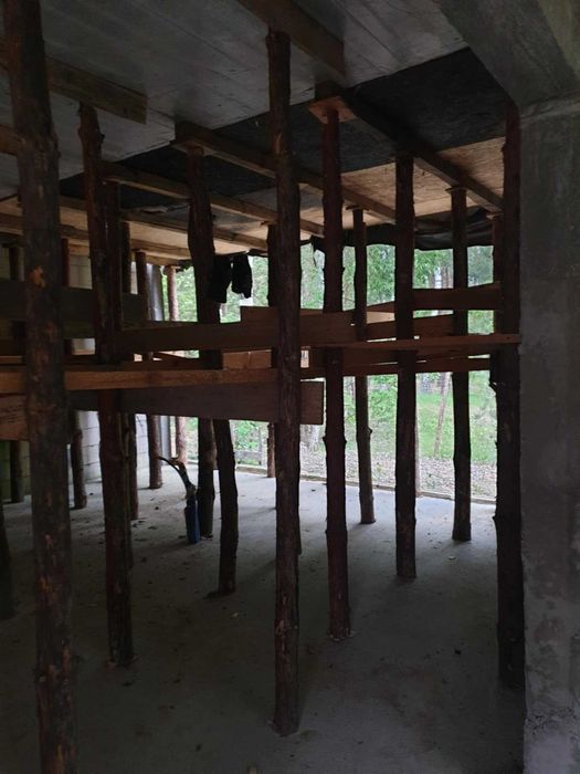 Deski, bloczki, stemple budowlane, pręty zbrojeniowe, kabel