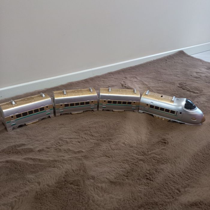 Потяг іграшка поїзд