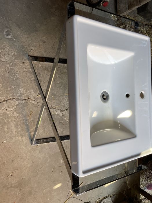 Umywalka ze stelażem