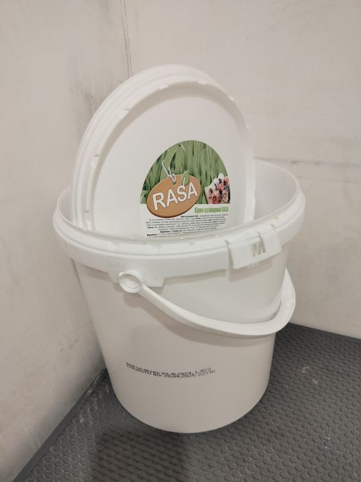 Пластикові відра