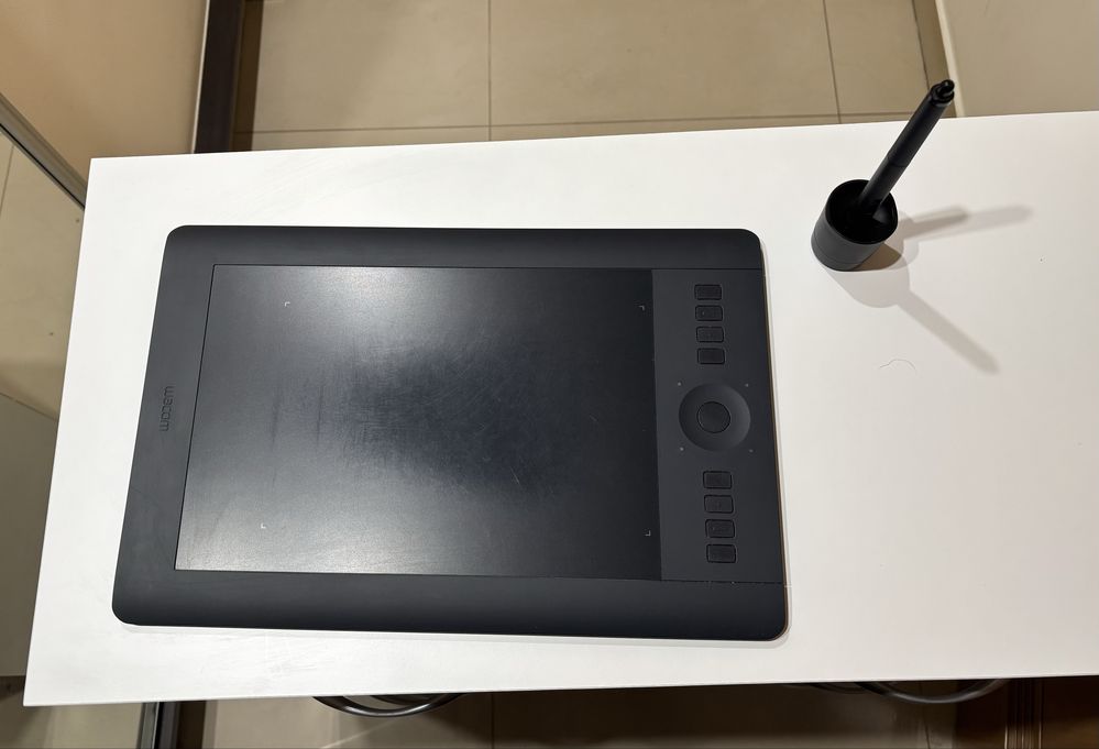 Tablet graficzny Wacom Intuos Pro M PTH-651 – bardzo dobry stan!